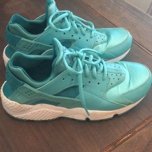 Nike air 9.5 huarache women's